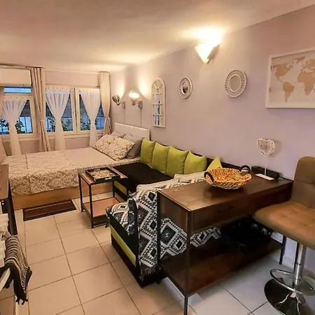 Liva Center Thessaloniki, Agias Sofias Thessaloníki