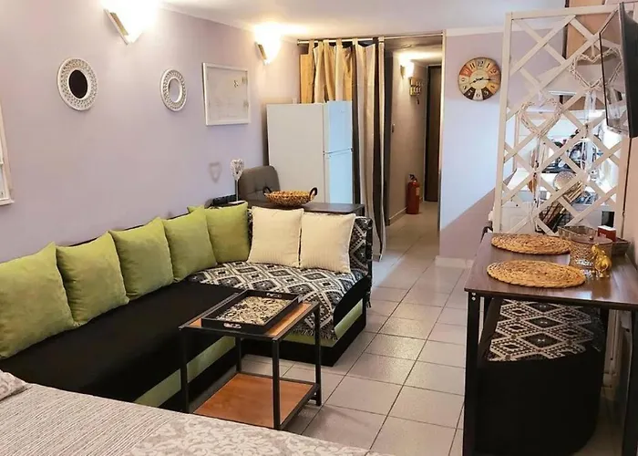 Liva Center Thessaloniki, Agias Sofias