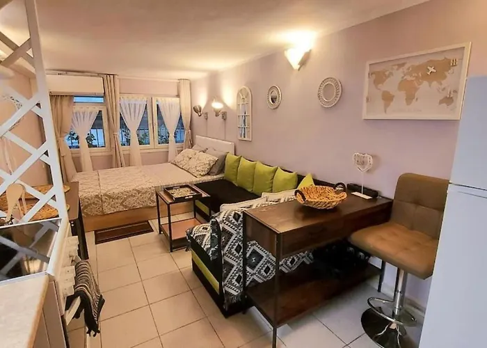 Liva Center Thessaloniki, Agias Sofias Салоники